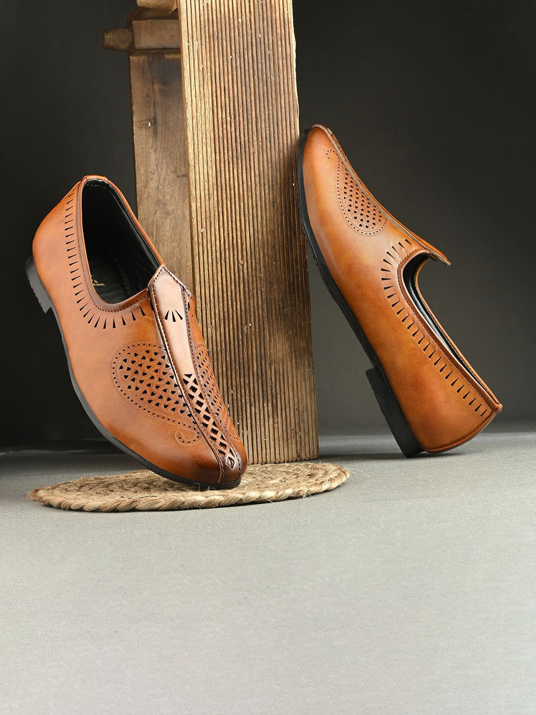 Vellinto Men Cool Rajasthani Classic Lightweight Slip-On Mojaris