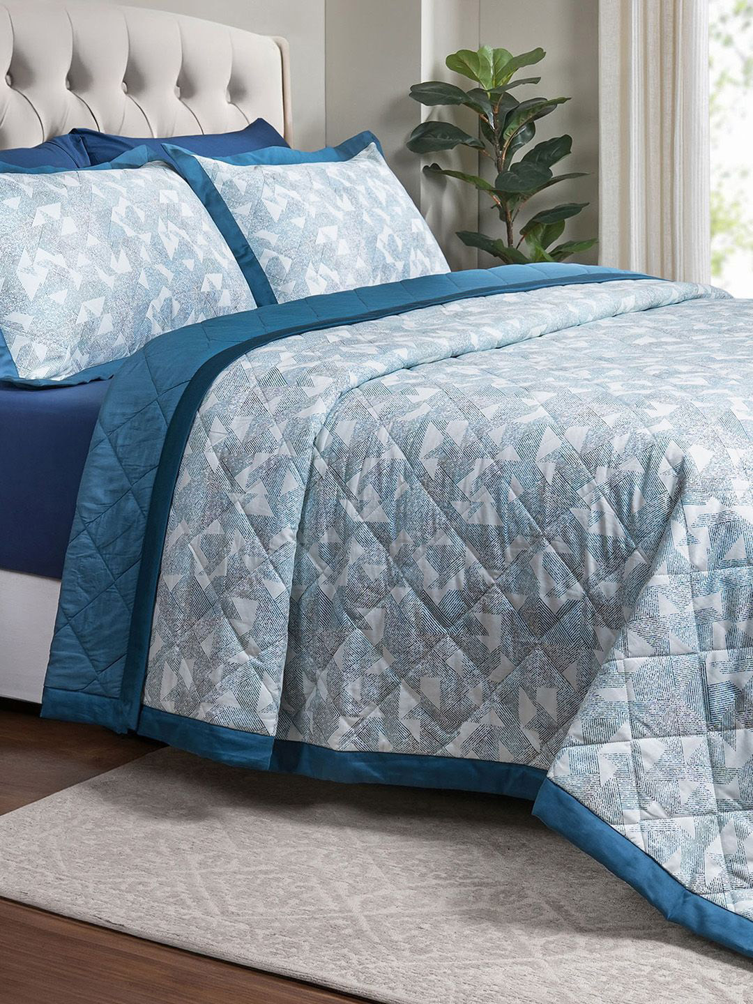 MASPAR Blue Geometric Printed Cotton 121 GSM Double Bed Quilt