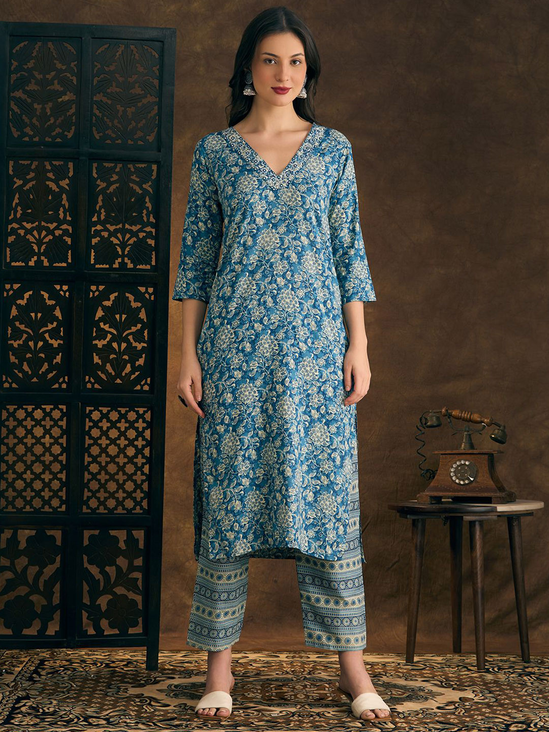 FASHOR Women V-Neck Floral Print Kurta Sets