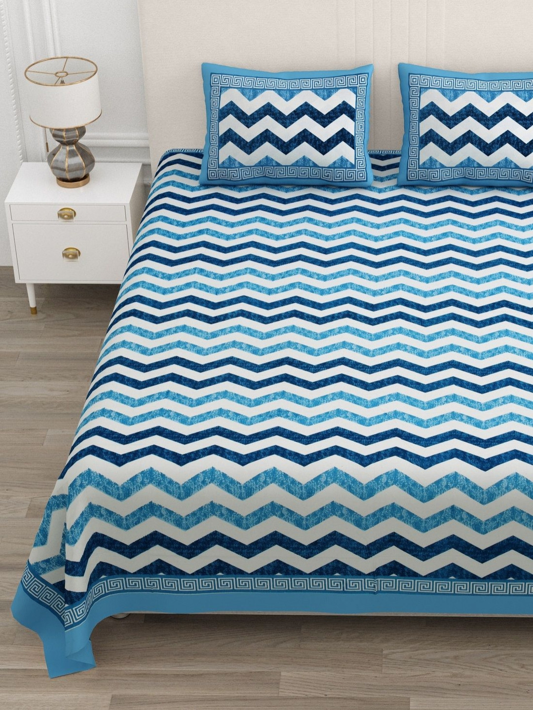 ATARAH Blue & White Chevron Printed Pure Cotton 144 TC King Bedsheet Set 2.25 m x 2.75 m