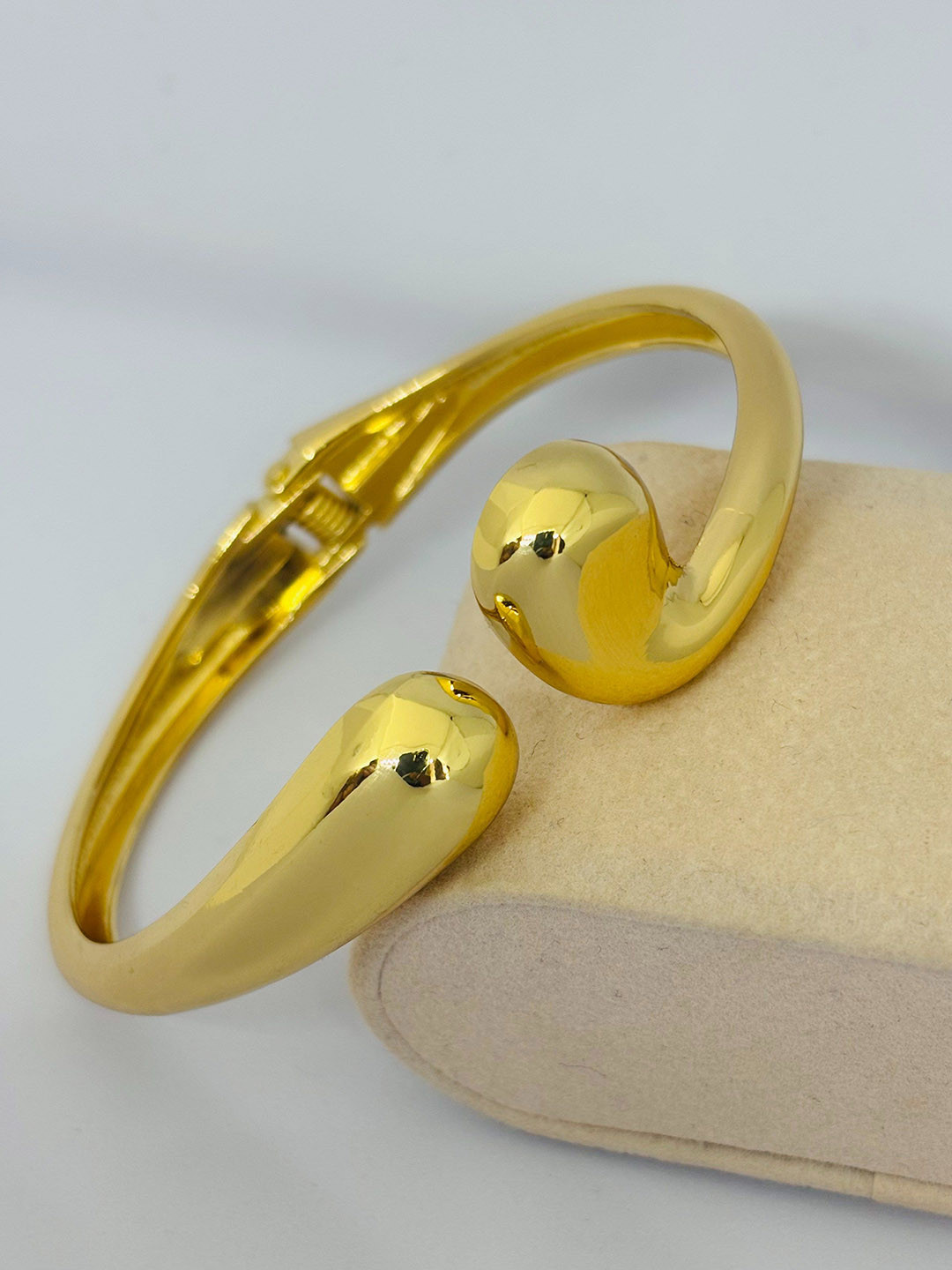 LA FILLE D'OR Gold-Plated Textured Pattern Cuff Bracelet