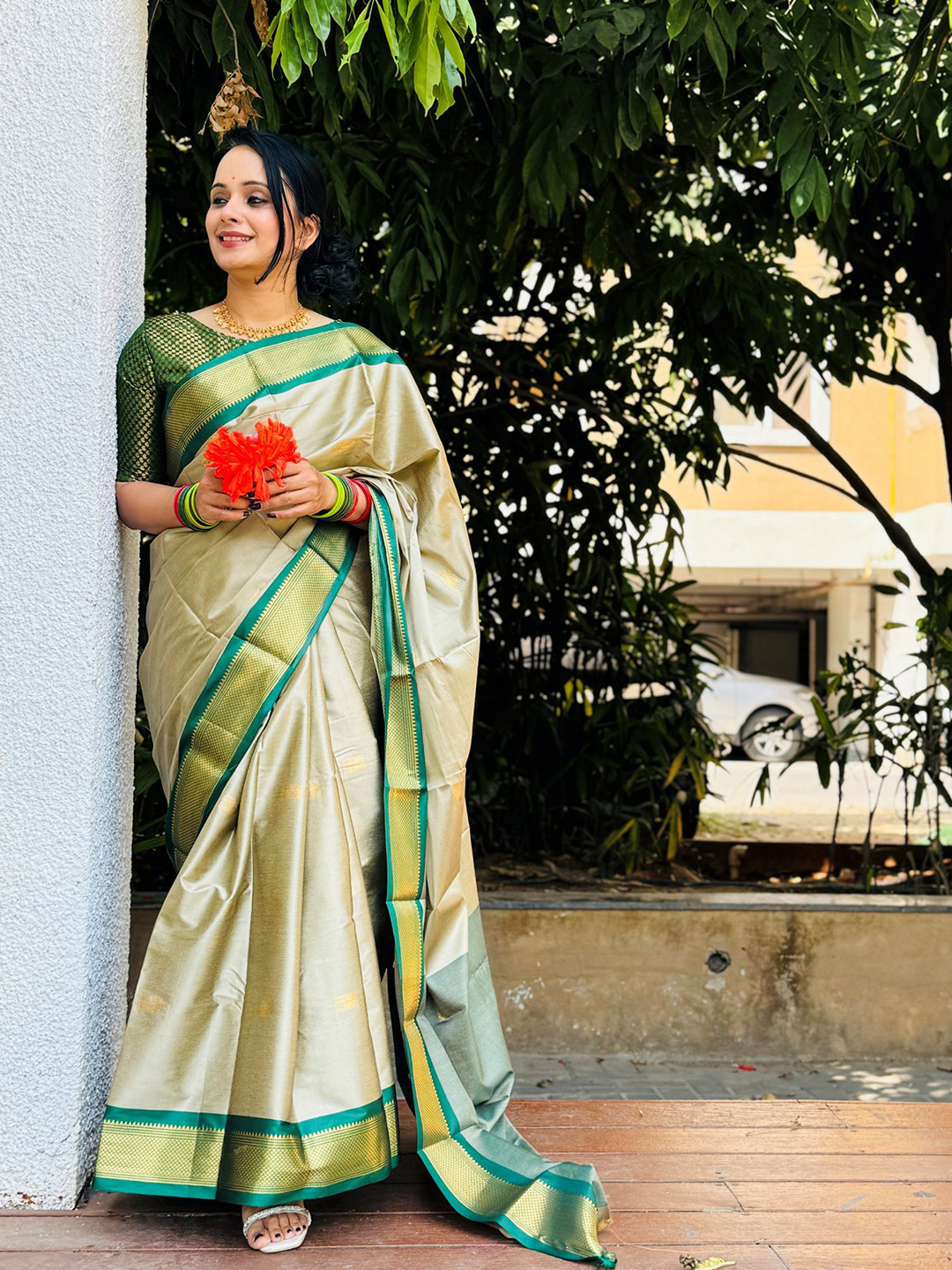 UMANTA Woven Design Zari Saree