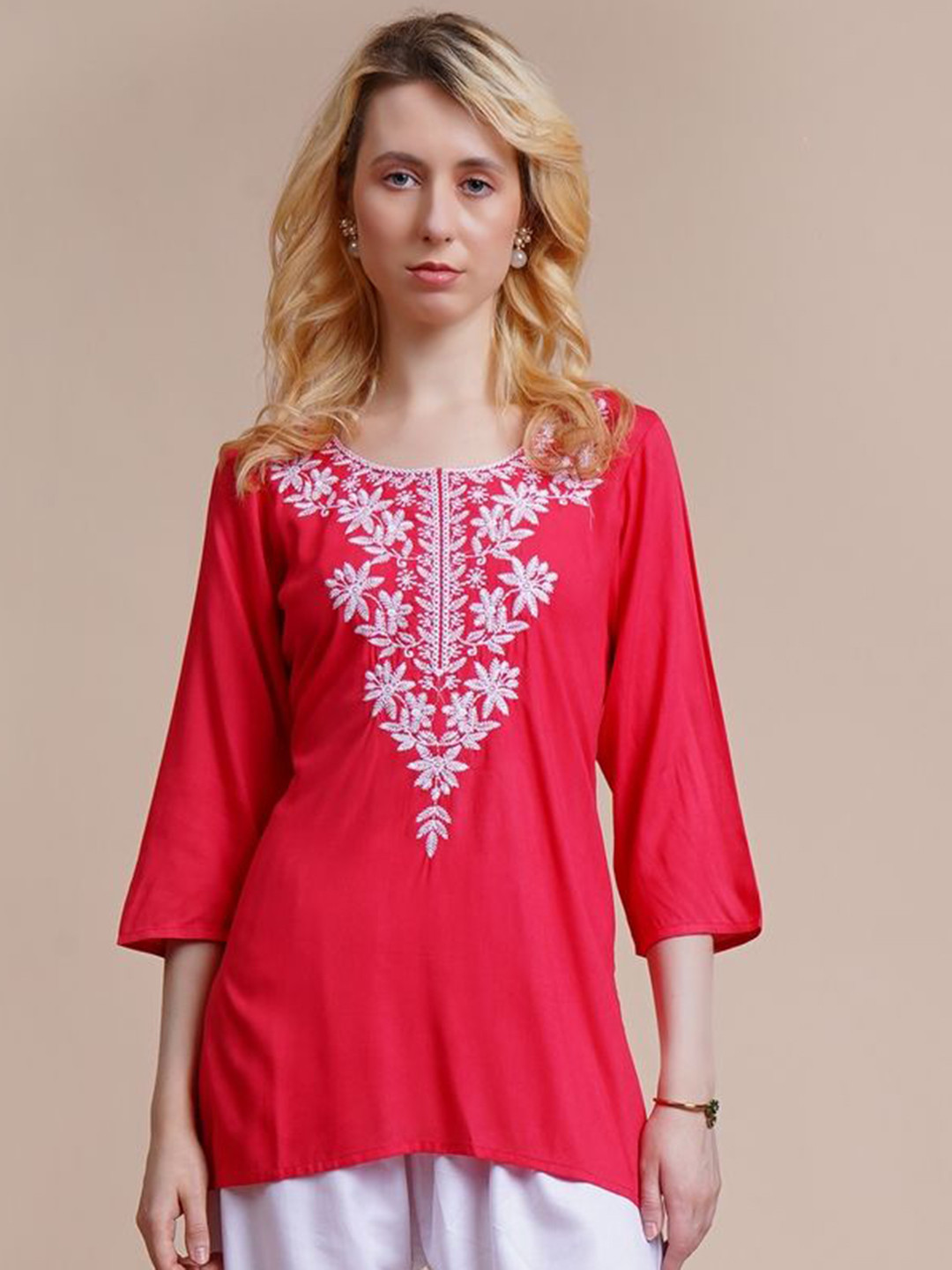 STYLERISE Women Floral Embroidered Round Neck Straight Short Kurti