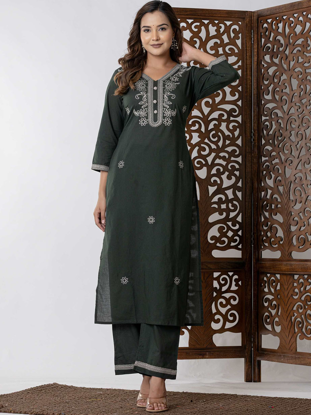 GHUMMAN SONAKSHI Women Ethnic Motifs Embroidered Pure Cotton Kurta with Trouser & Dupatta