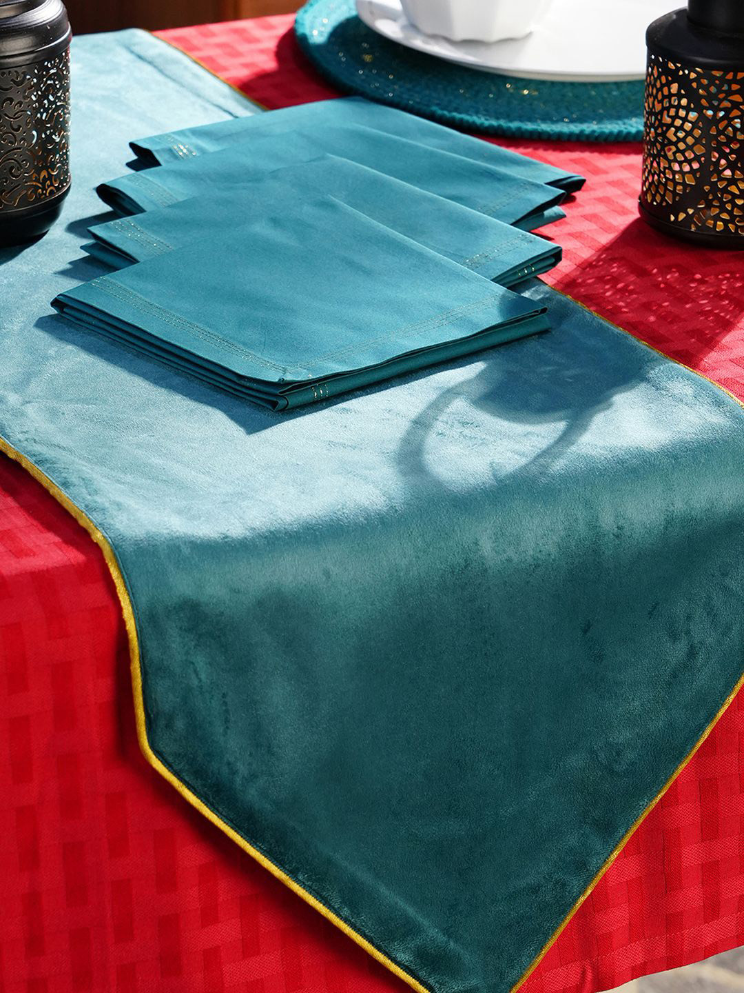 MASPAR Peacock Blue & Gold Toned 4 Seater Table Runner With Napkins