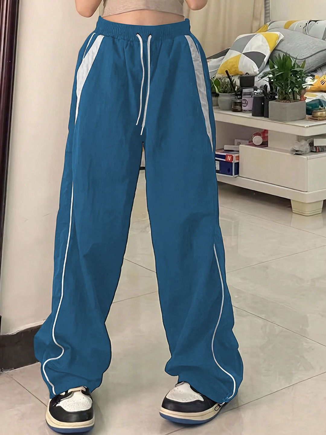 RAJOVATI Women Slim Fit Mid-Rise Track Pants