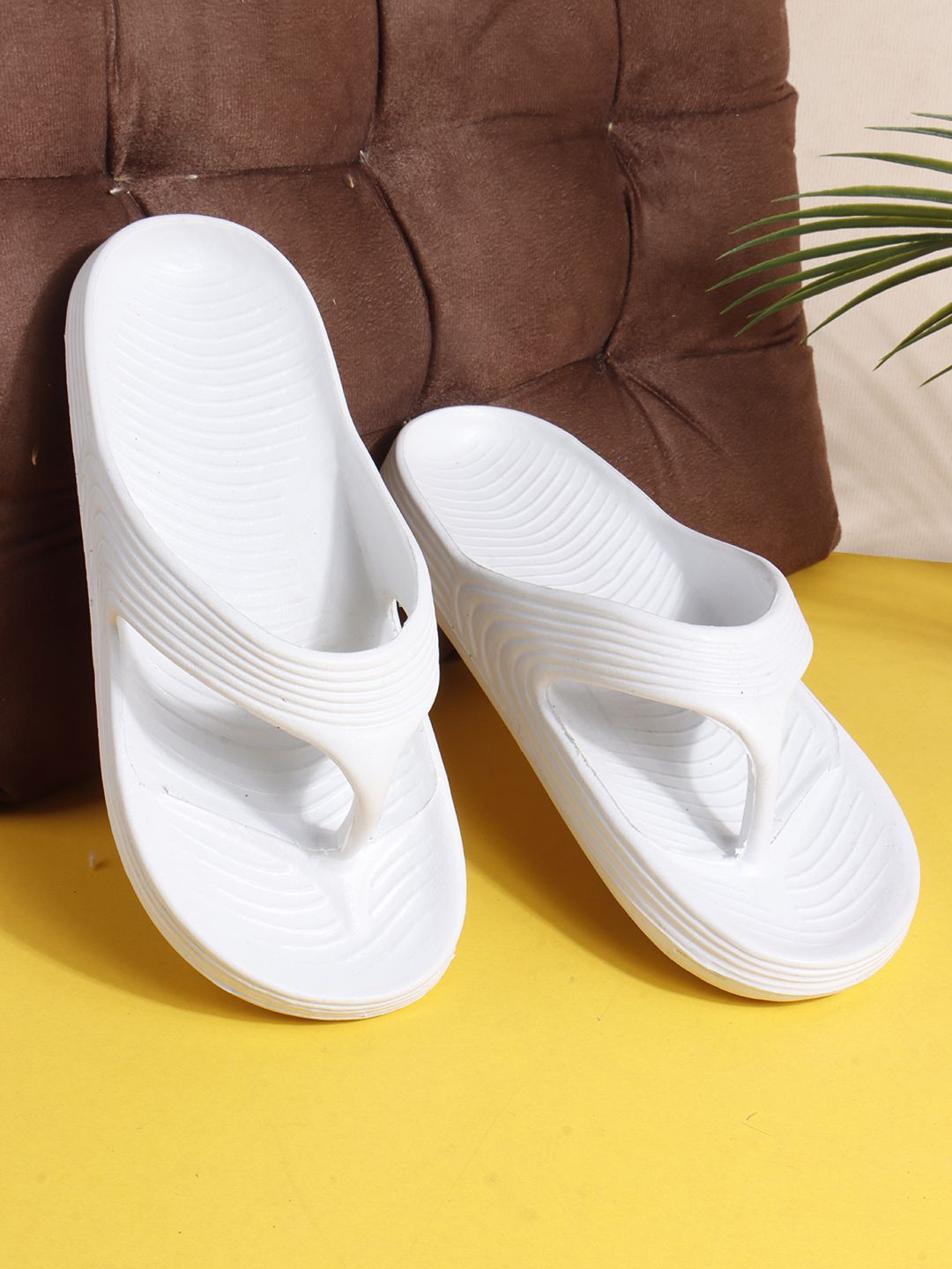 STYLE BUY STYLE Men Rubber Slip-On