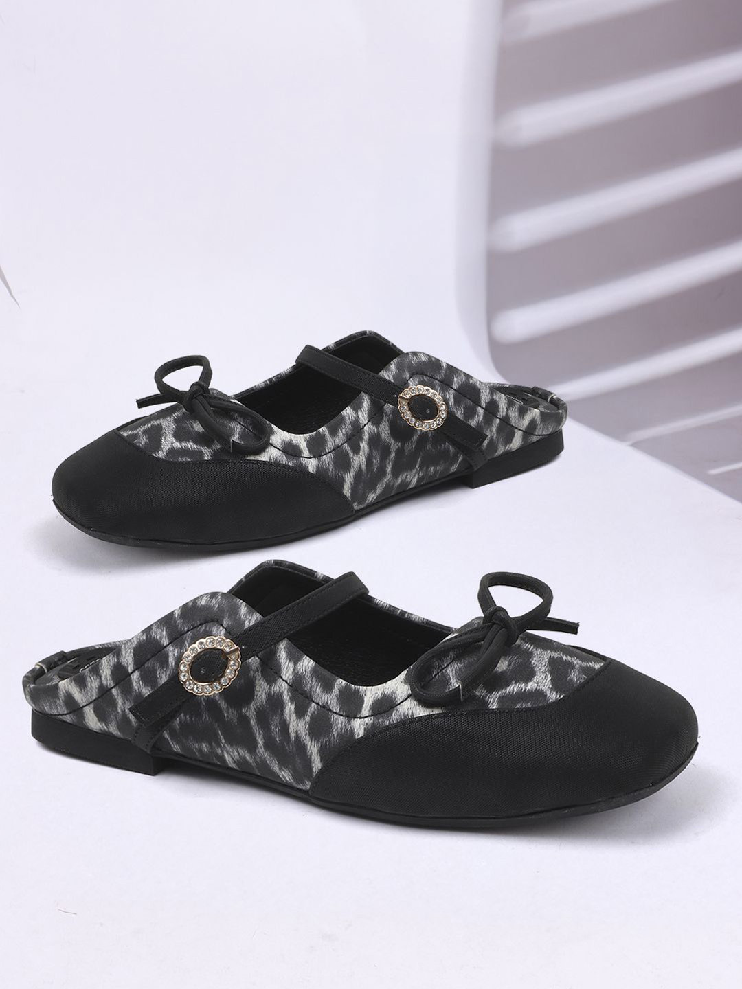 THE WHITE POLE Women Prined Comfortable Casual Flat Mary Jane Mules with Bows