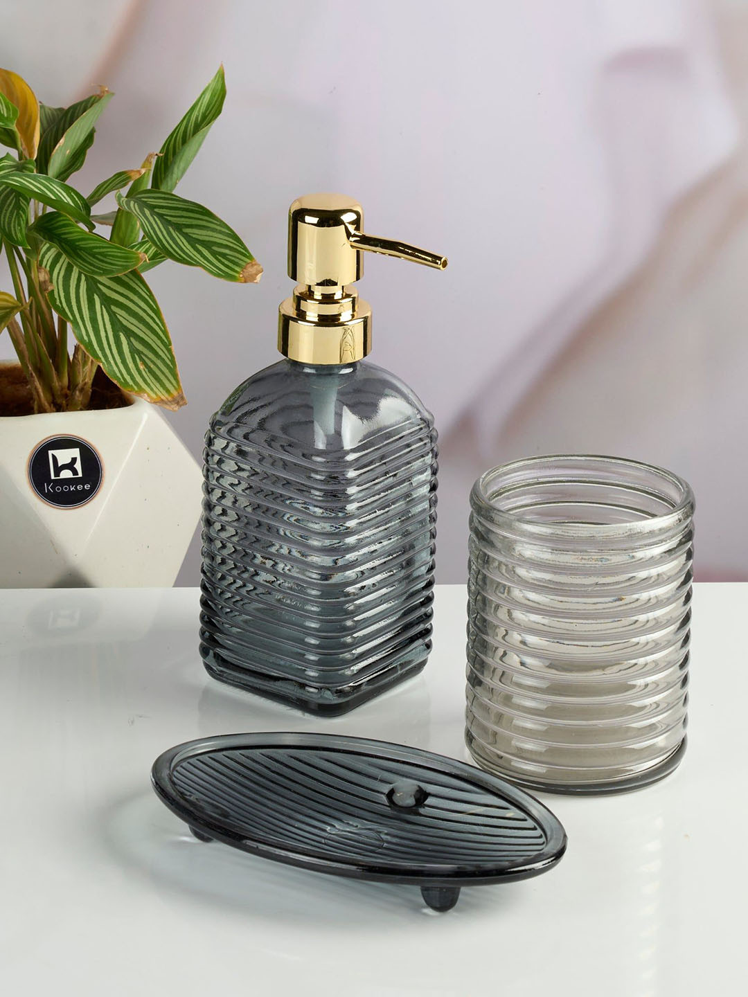 Kookee Grey & Gold Toned 3 Pieces Textured Glass Bath Accessories Set