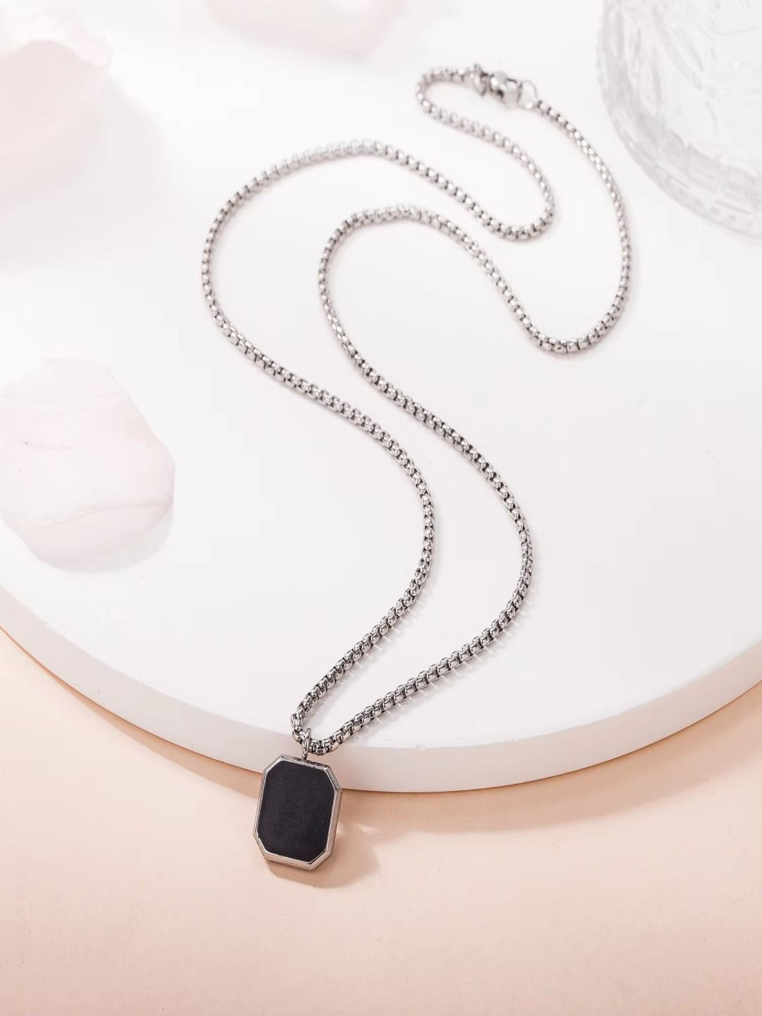 UNIVERSITY TRENDZ Men Silver-Plated Square Shaped Enamelled Pendant Chain