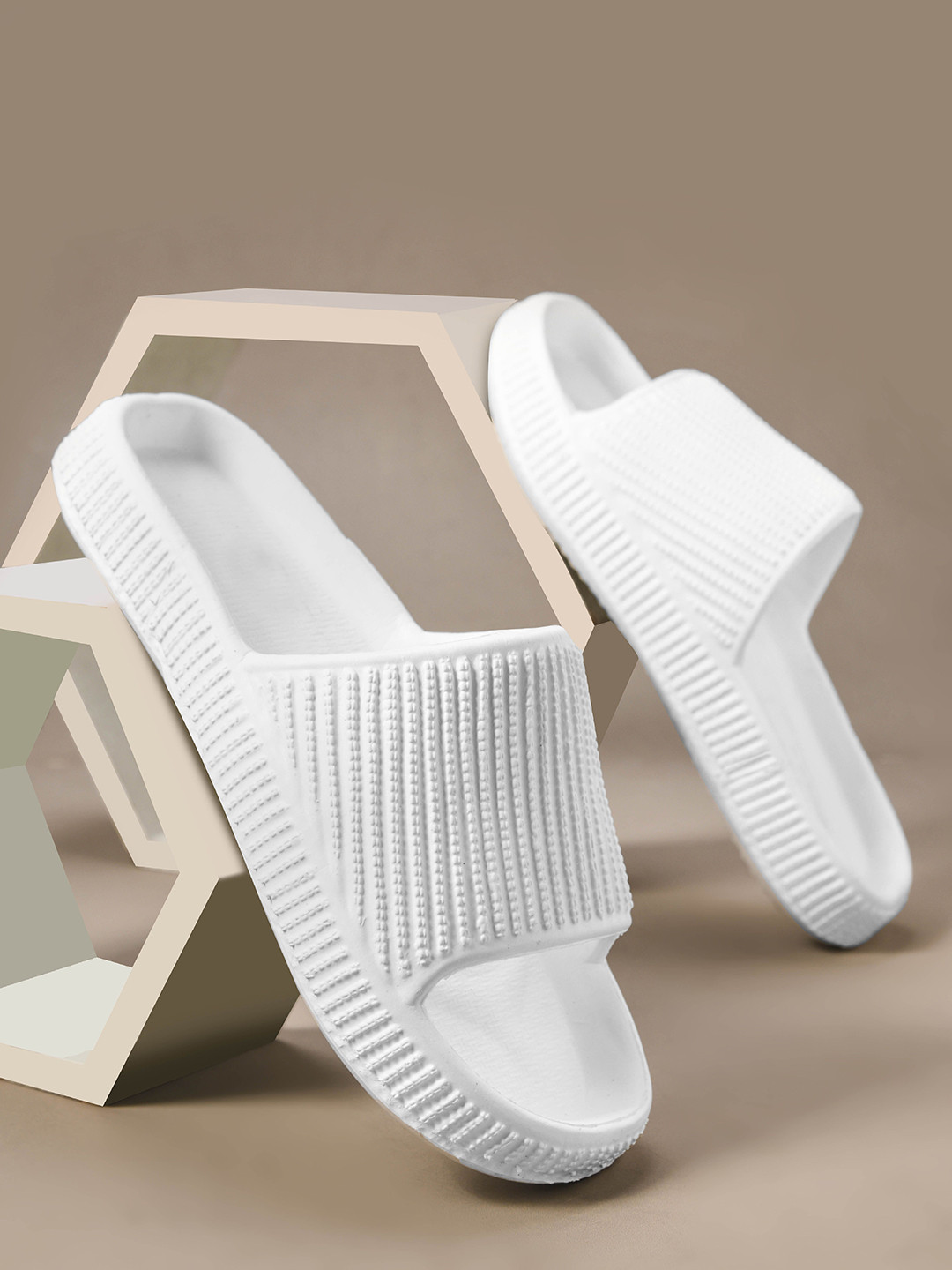 SUPERMET Men Textured Eva Clogs