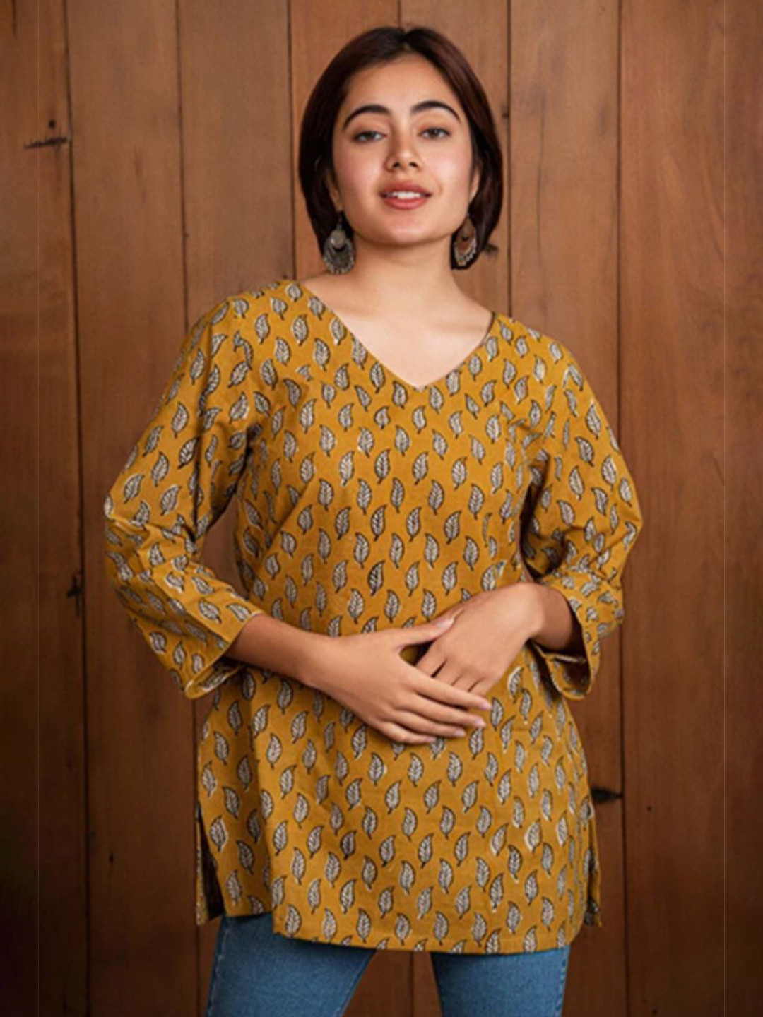 flipFabric Women Ethnic Motifs Printed V-Neck Straight Kurti