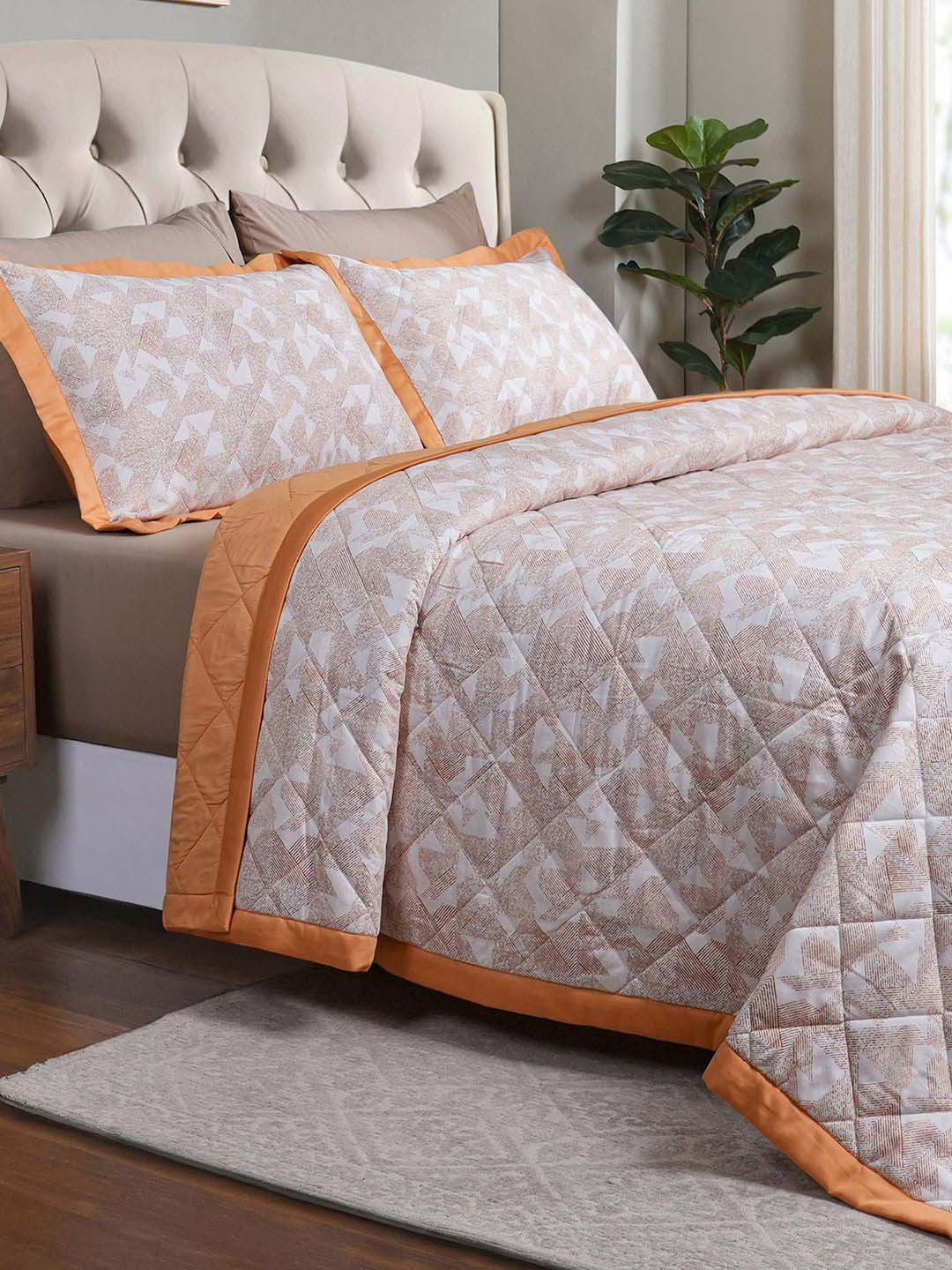 MASPAR Orange & Beige Geometric Printed 121 GSM Double Bed Quilt