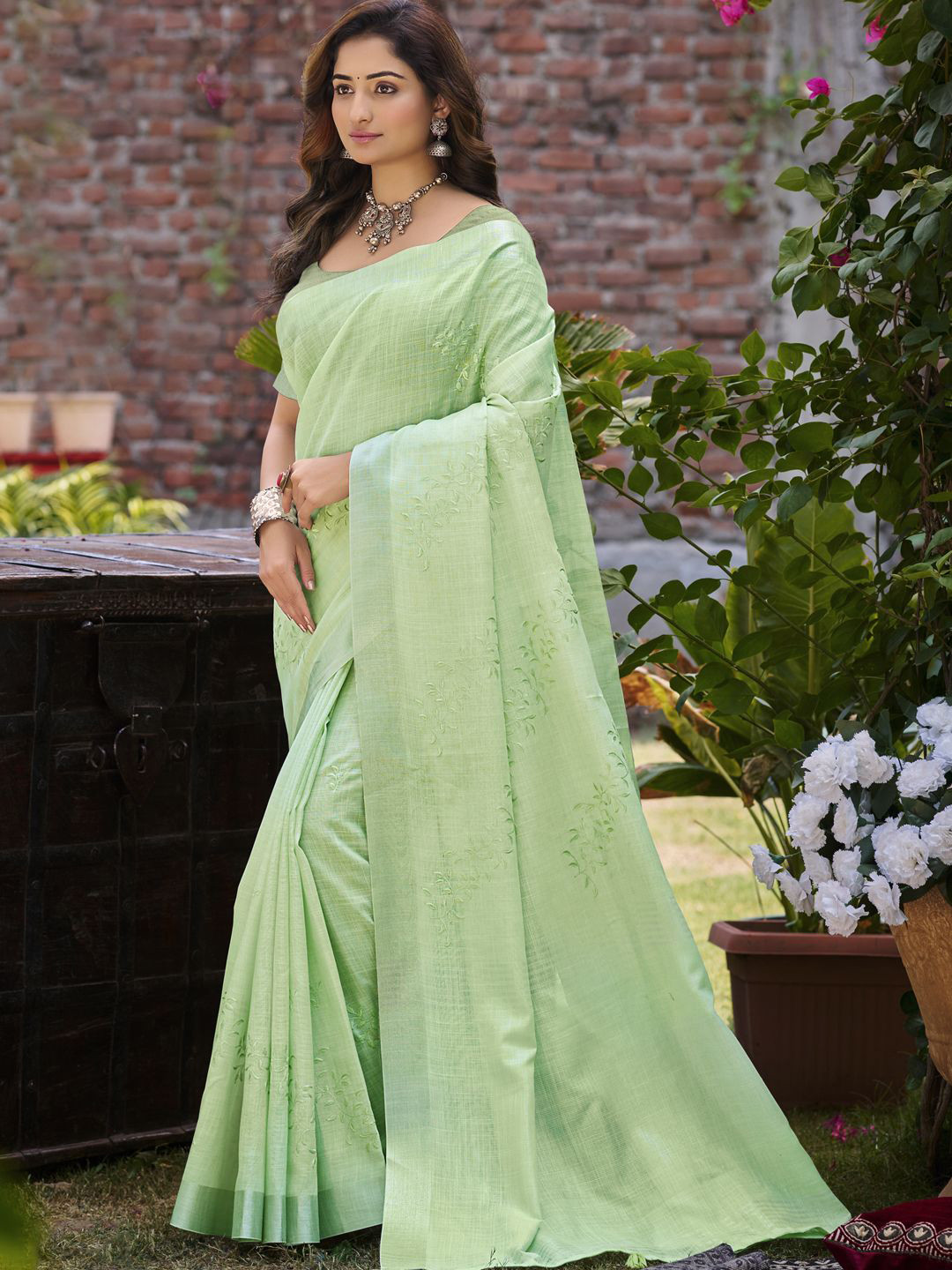 DEVATITHI Ethnic Motifs Embroidered Green Linen Saree