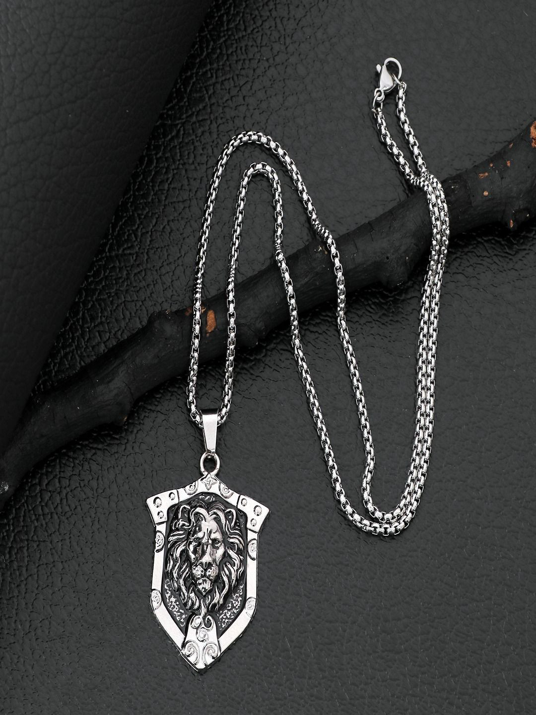 UNIVERSITY TRENDZ Men Silver-Plated Oxidised Jungle King Lion Pendant With Chain
