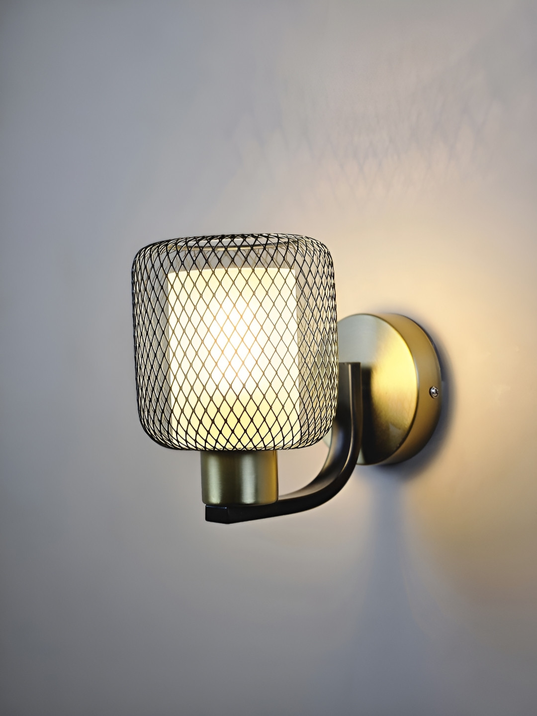 Mufasa Gold Black Mesh Wall Decor LED Indoor Lamp Sconce Light (E27 Bulb Holder)