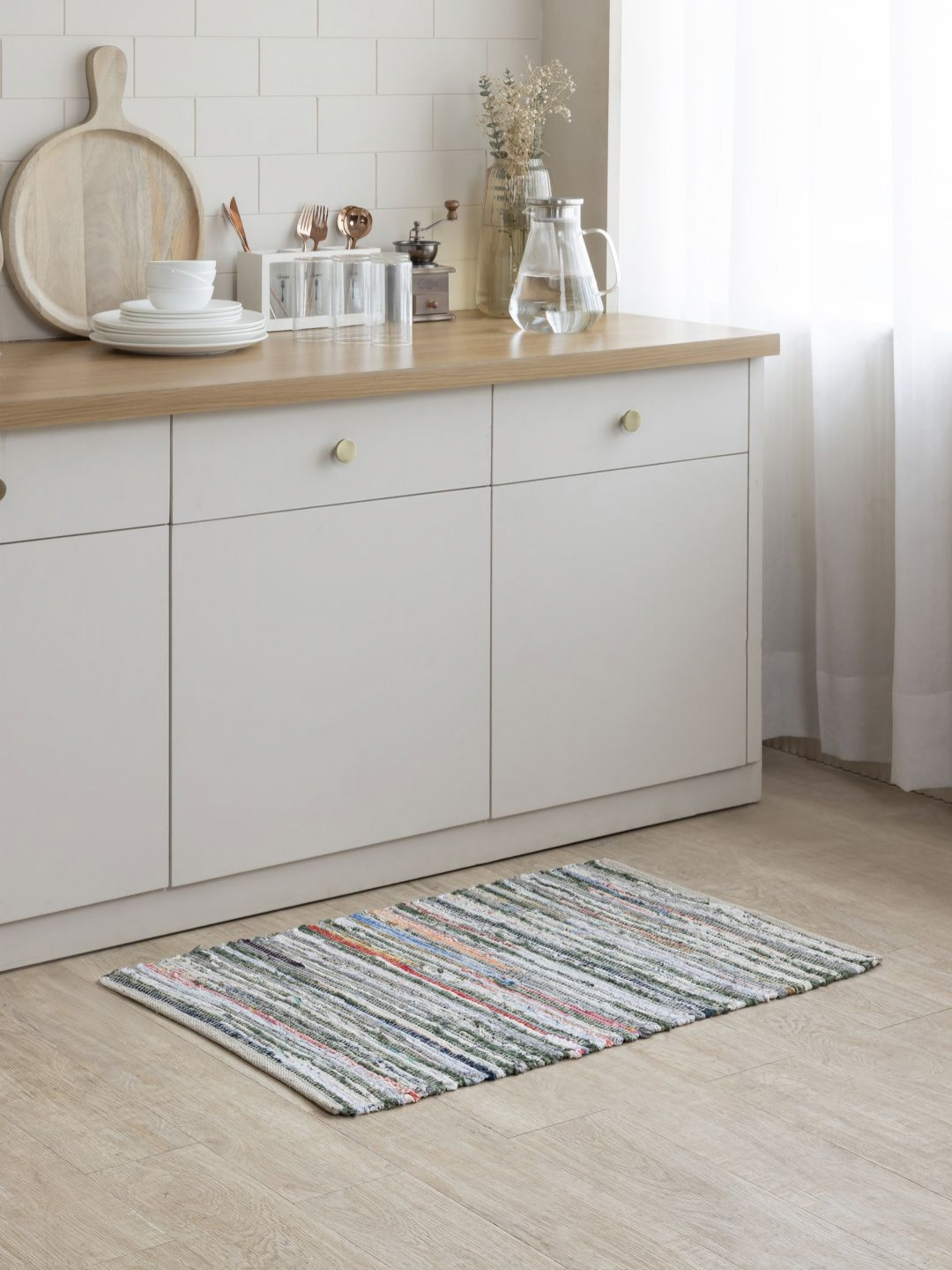 THEGASBH White & Red Hand Woven Door Mat