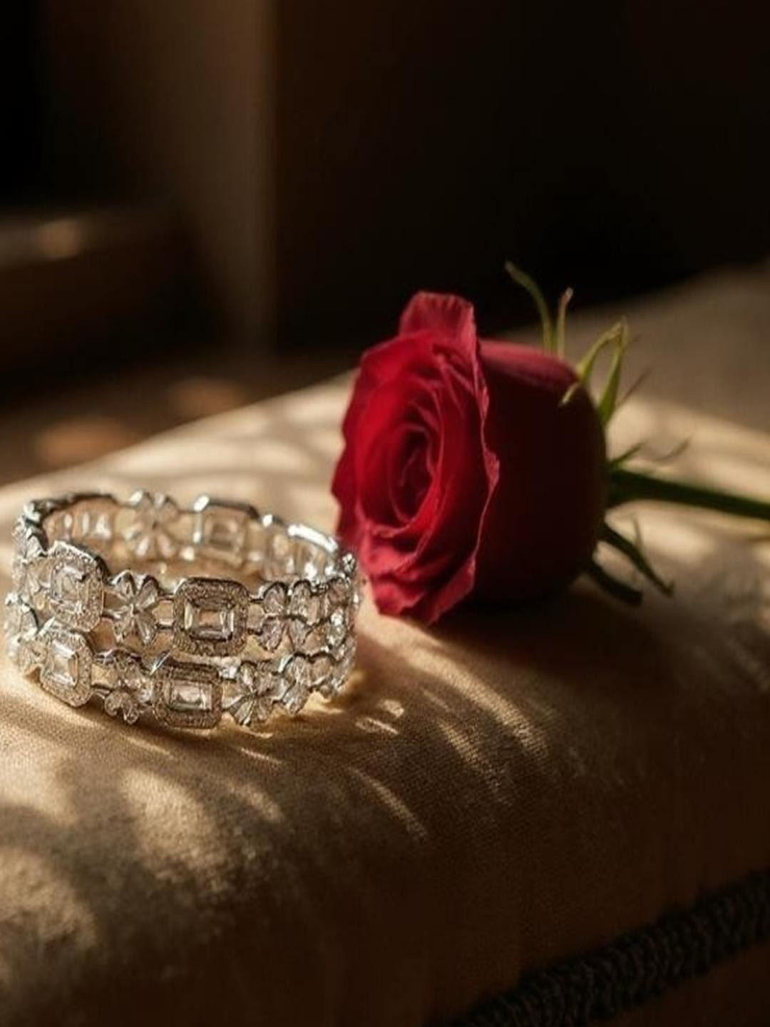 Sapraa Trends High Quality and Fashionable American Diamond Kade