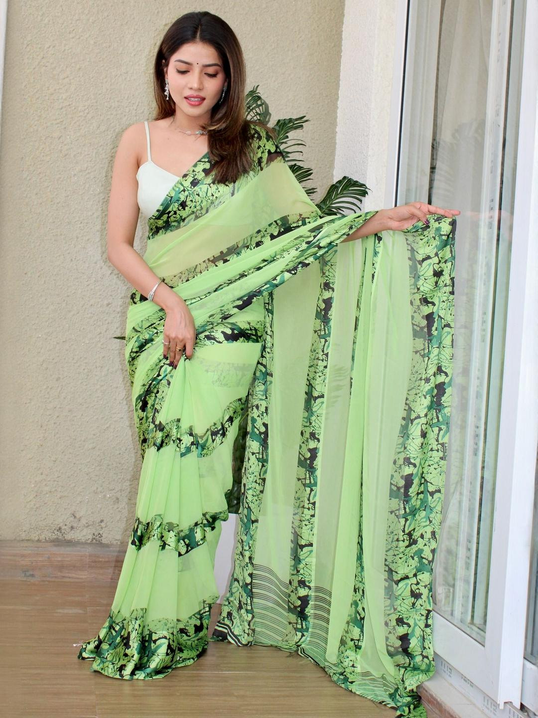 GHAN SALS Abstract Printed Pure Georgette Saree with Blouse Piece