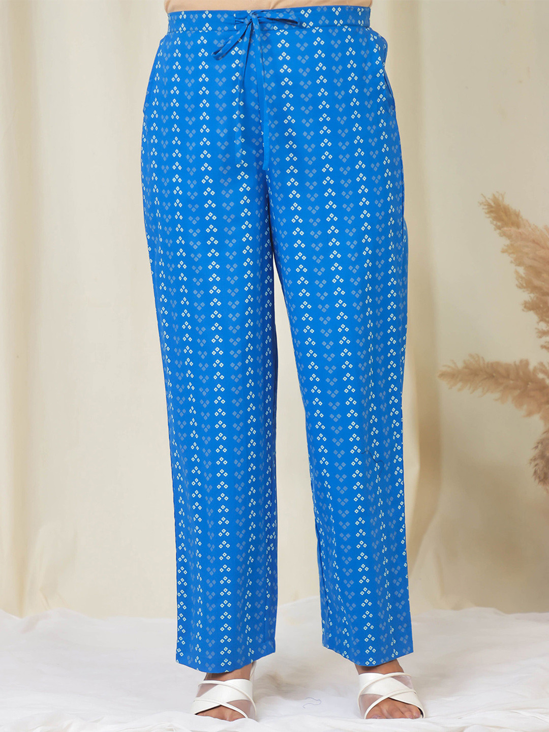 Aramya Women Bandhani Print Cotton Straight Fit Mid-Rise Easy Wash Cotton Trouser