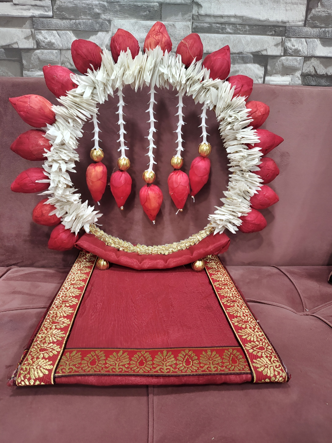 Sellplus Red & White Singhasan Festive Decor