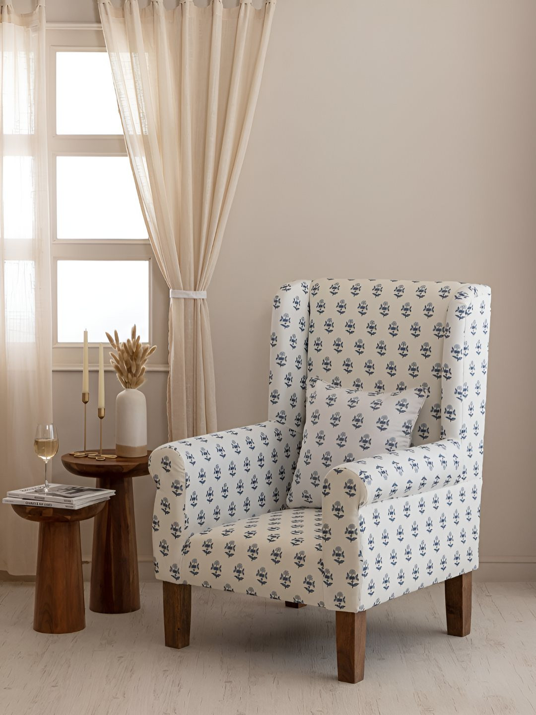 THEGASBH Grey & White Printed Wooden Legs Lounge Chair