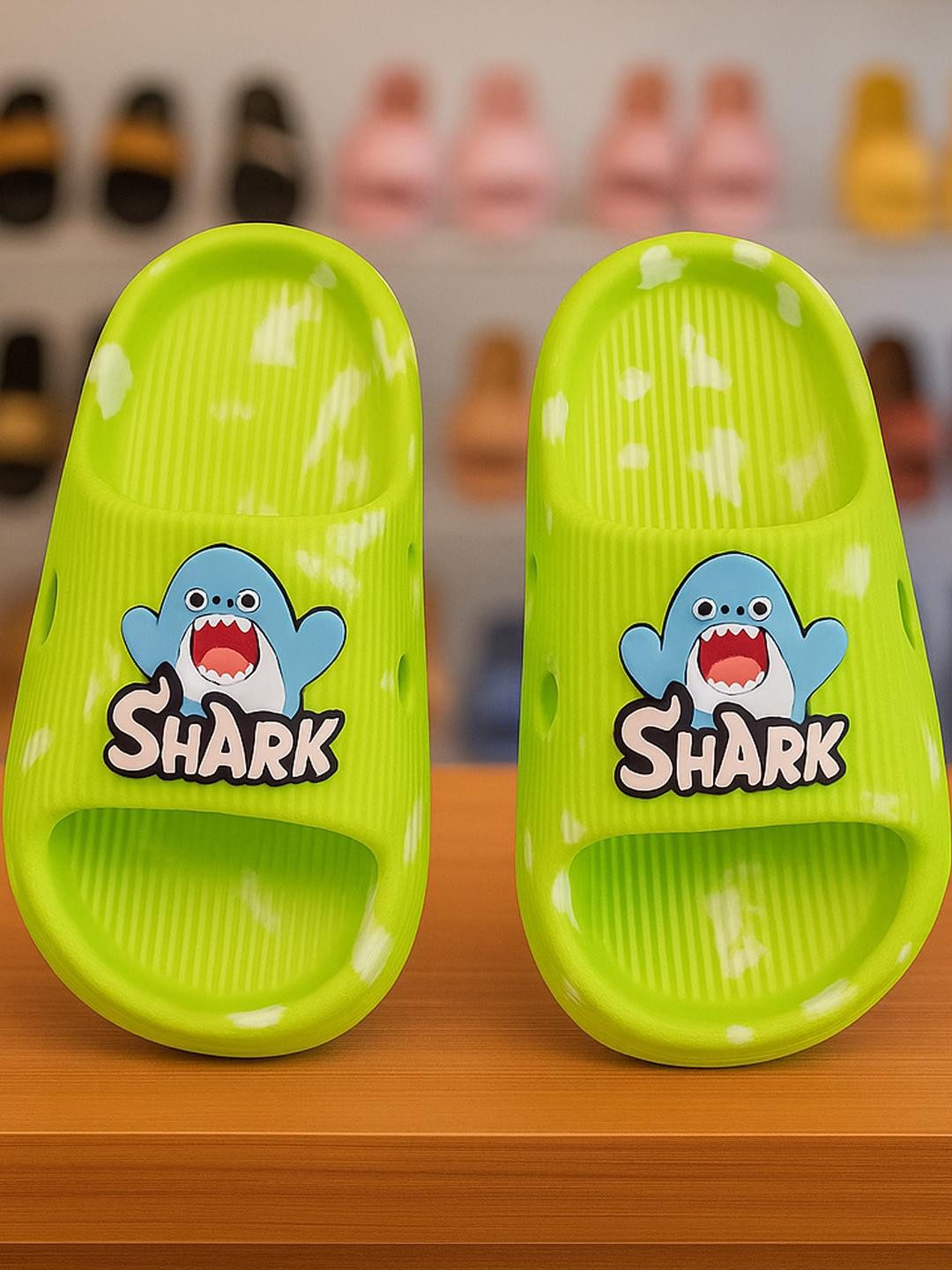 Unisex Kids Parrot Green Indoor Outdoor Shark Eva Slip On Clogs