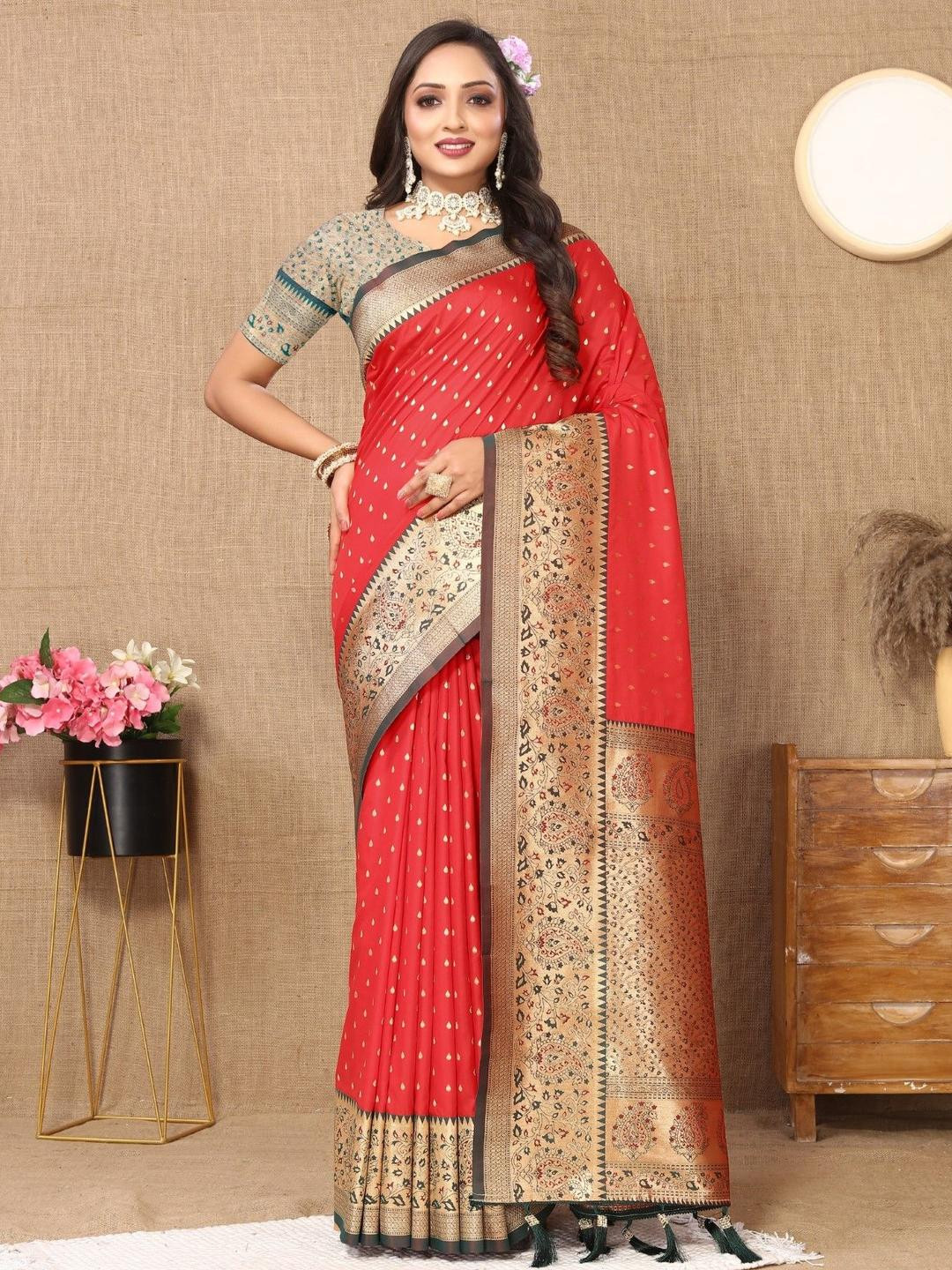 Panzora Motifs Zari Weaving Paithani Saree With Contrast Blouse Piece