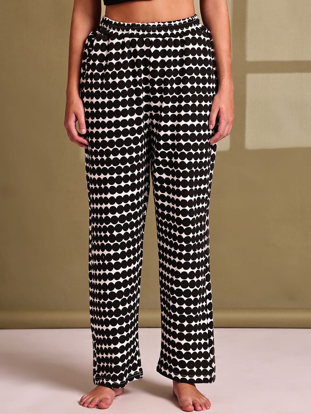 TAG 7 Women Polka Printed Mis Rise Lounge Pants