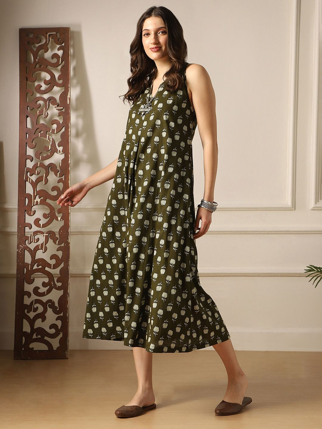Globus Women Floral Printed Cotton A-Line Twisted Knot Midi Dress