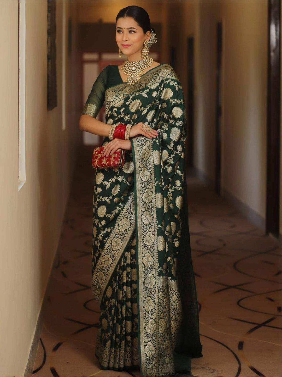 GHAN SALS Women Green Ethnic Motifs Zari Silk Blend Kanjeevaram Saree With Blouse Piece