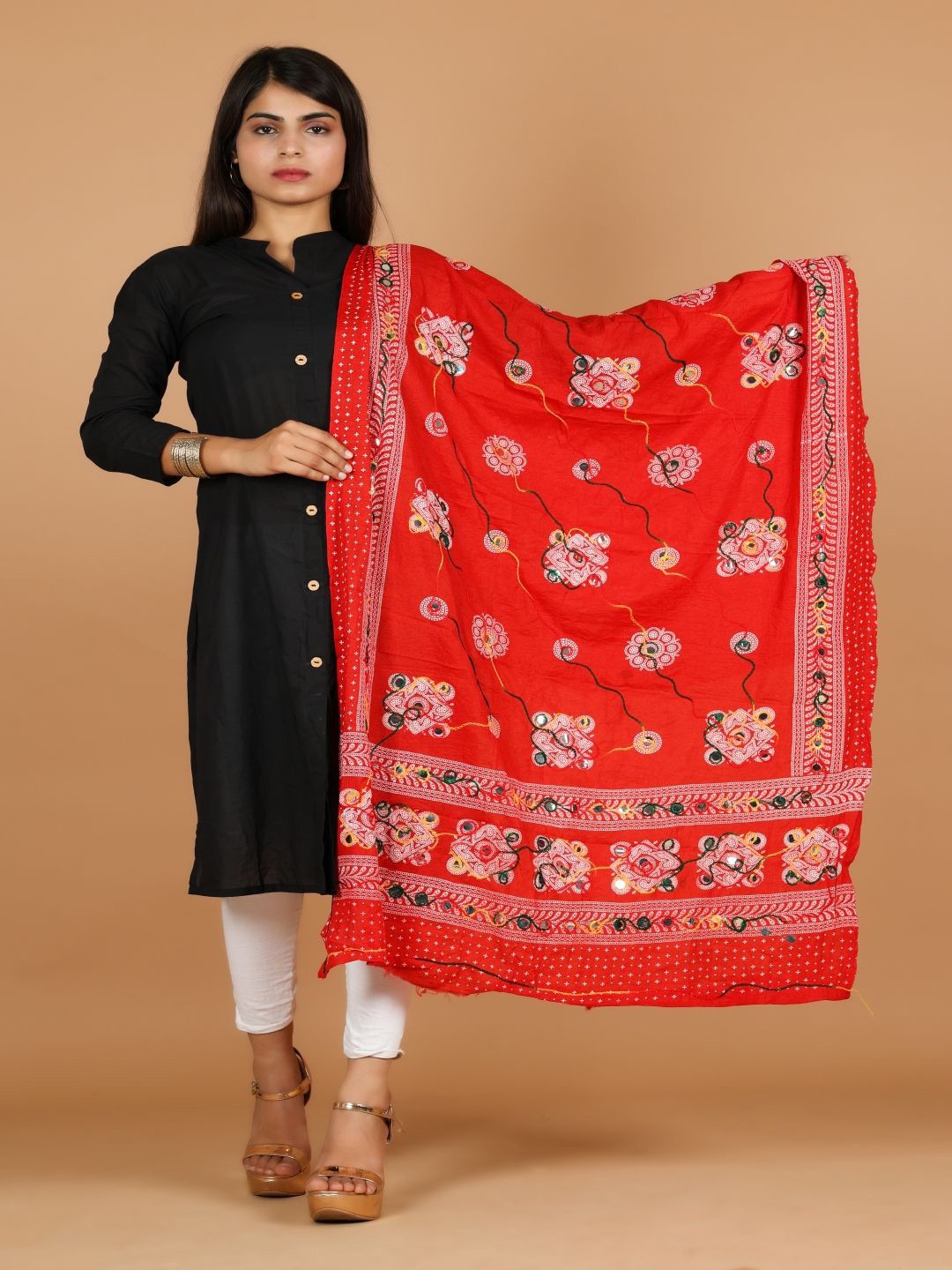 Apratim Floral Embroidered Dupatta With Thread Work