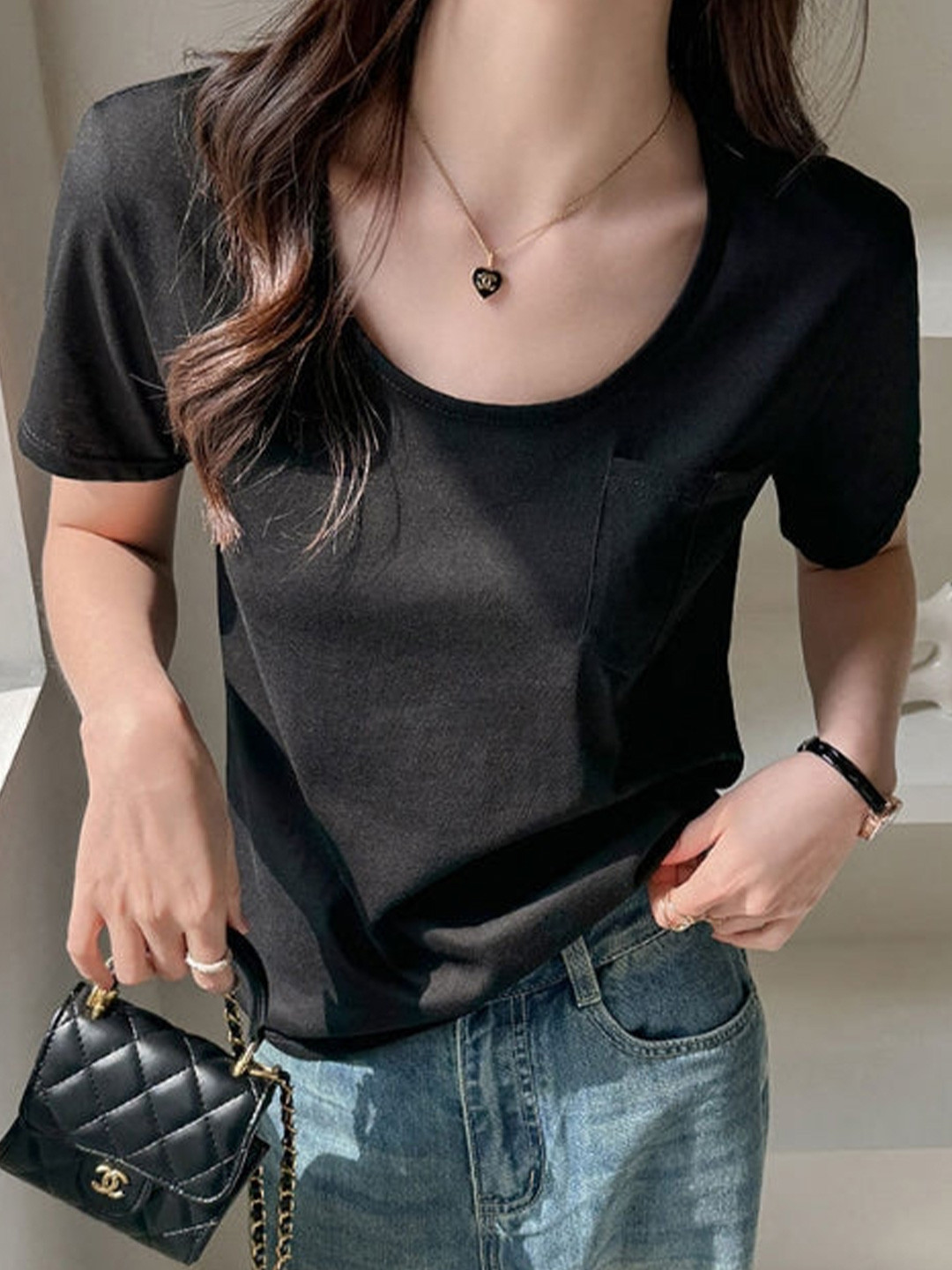 Black Scoop Neck Short Sleeves Regular Fit T-shirt