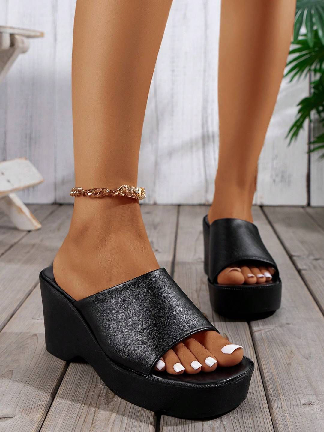 GLO GLAMP Women Black Sleek Rise Platform Wedges