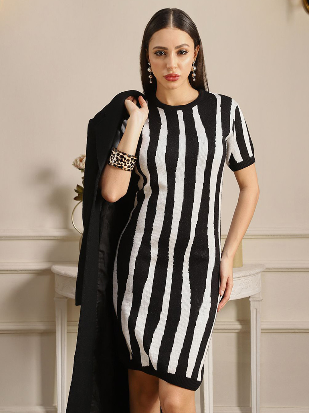 Globus Women Monochrome Acrylic Abstract Print Round Neck Ribbed Hem Bodycon Mini Dress