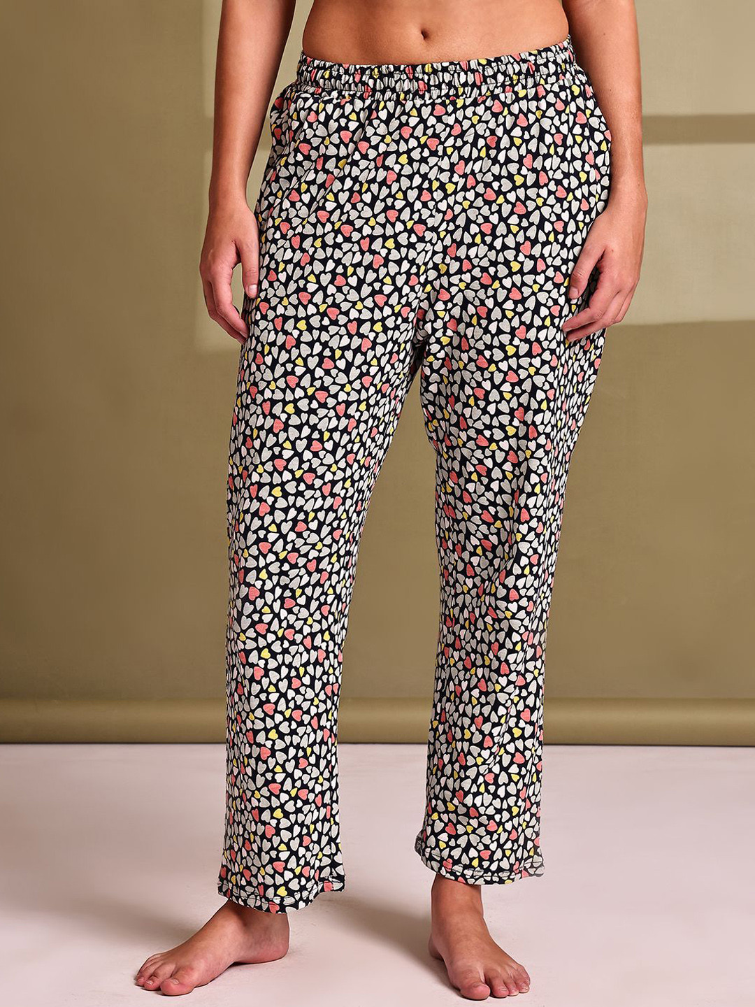 TAG 7 Women Hearts Printed Cotton Mid-Rise Lounge Pants