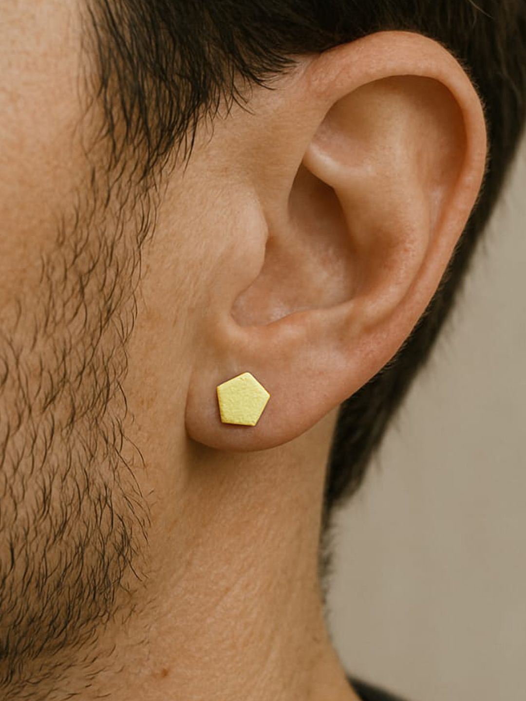 Goldnera Men Pentagon Shaped Stud