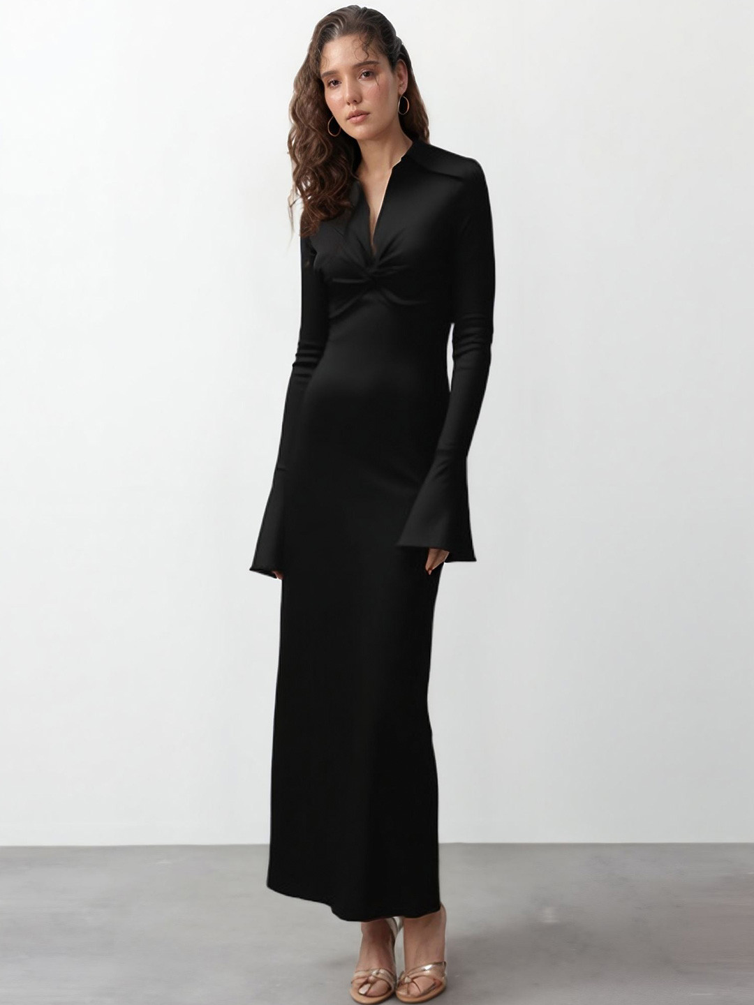 Outzidr Black Collared Twisted Maxi Dress