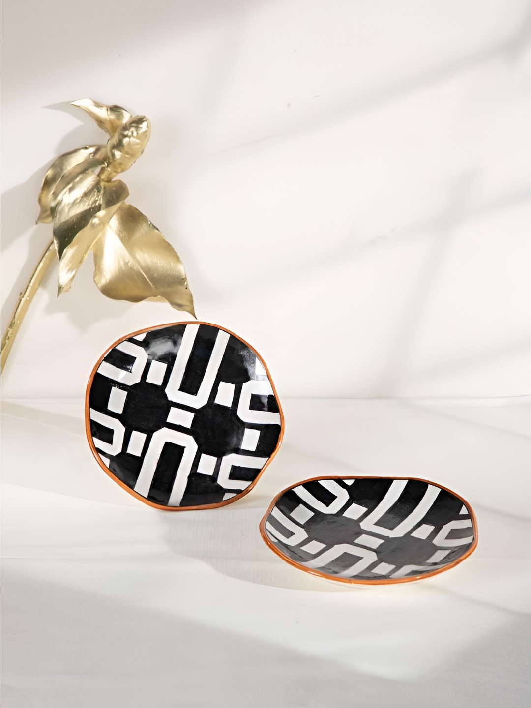 FREEDOM TREE Black Solaire Loops 2 Pcs Printed Ceramic Dishwasher & Microwave Safe Plates