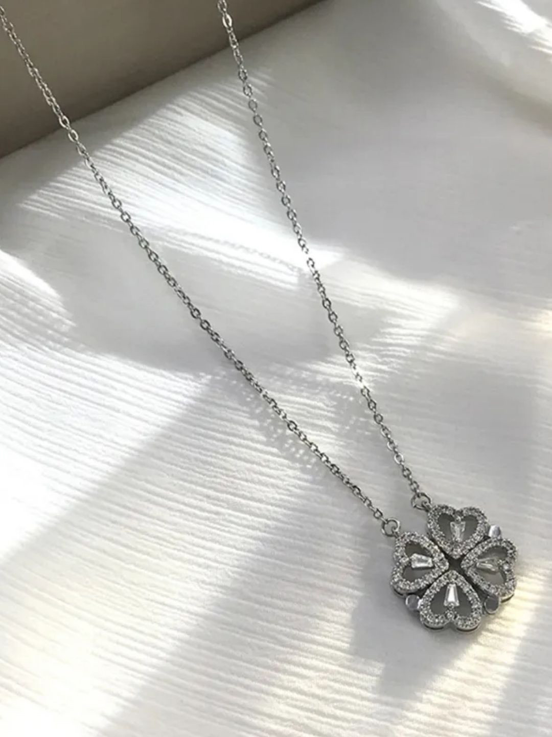 FAB COUTURE Silver-Plated Zircon-Studded Waterproof Four Seasons Clover Minimal Chain