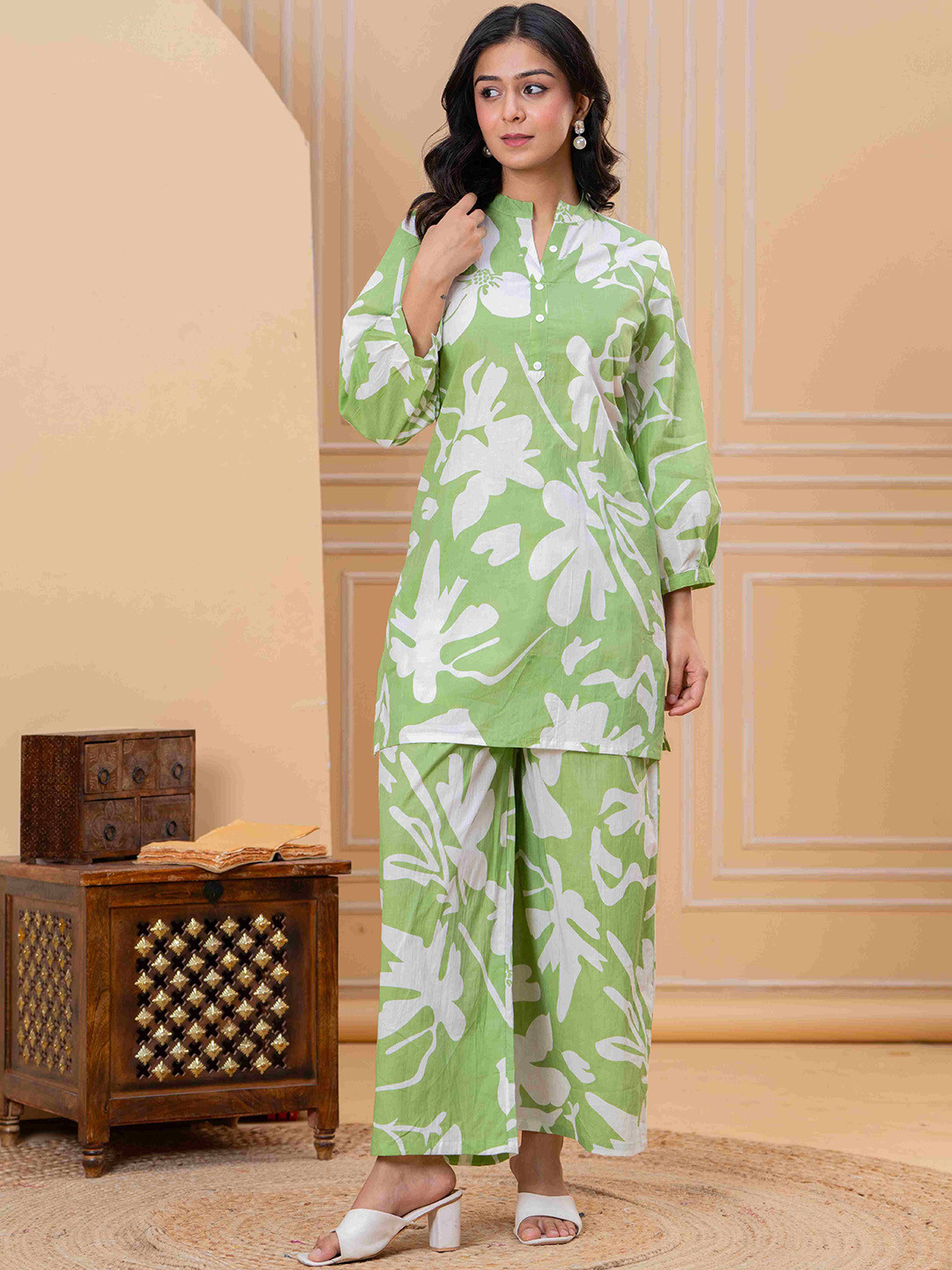 Bunkari Women Floral Printed Regular Kurta with Palazzos