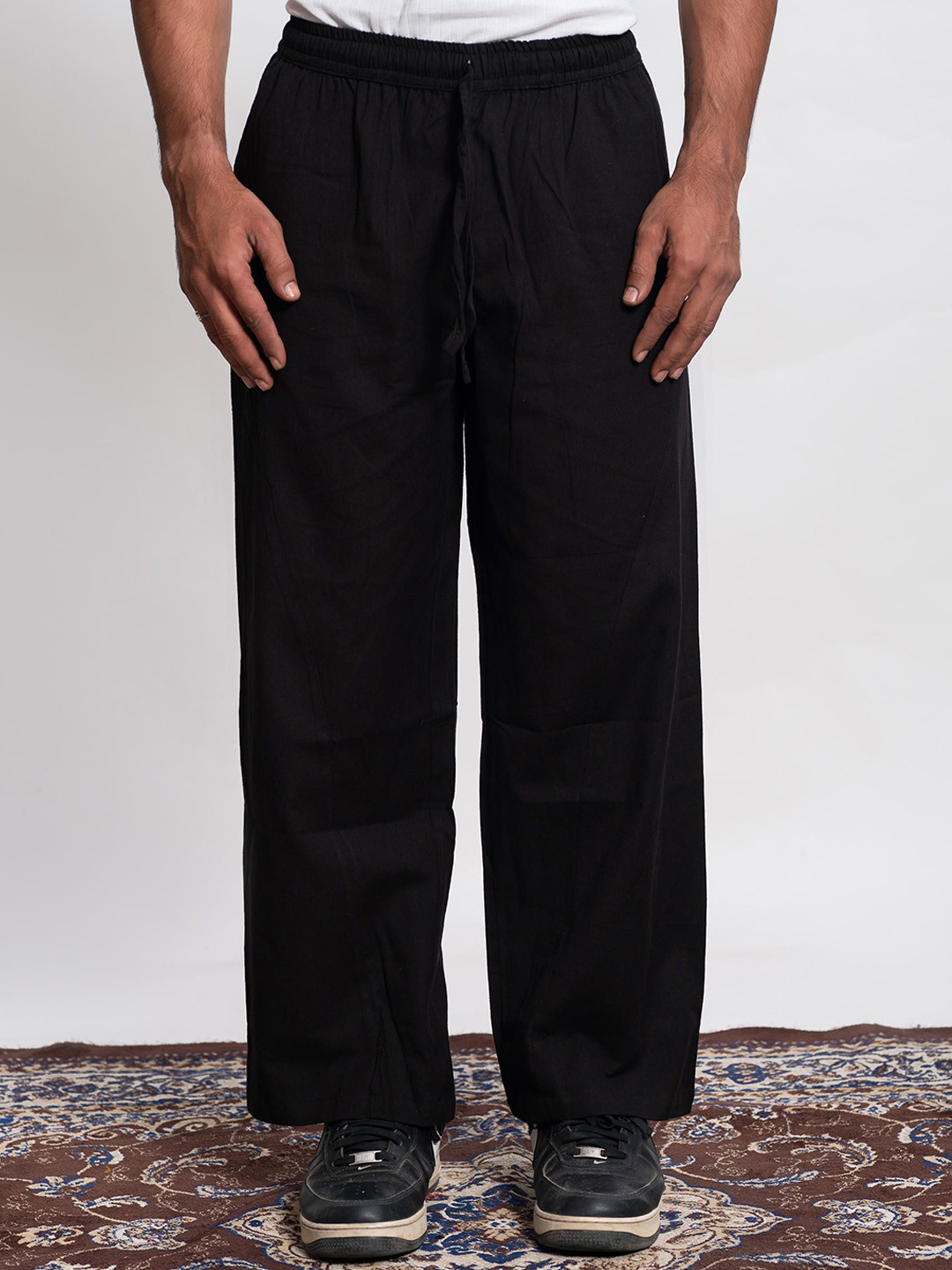 Me Craft Men Relaxed-Fit Panel Drawstring Trousers