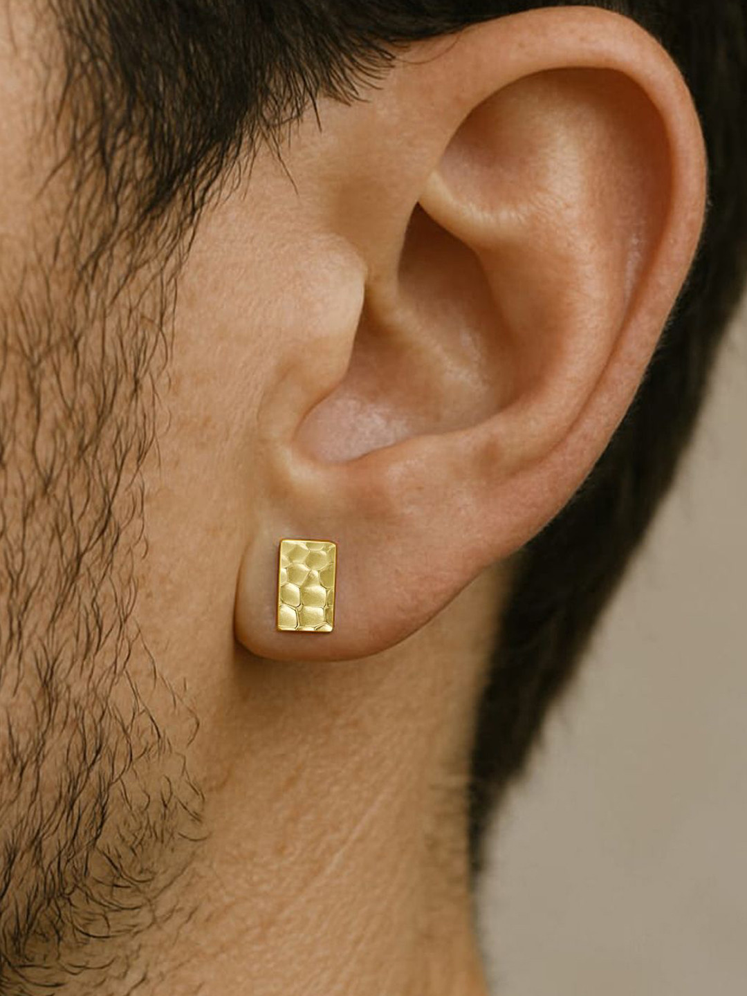 Goldnera Men Rectangular Shaped Stud