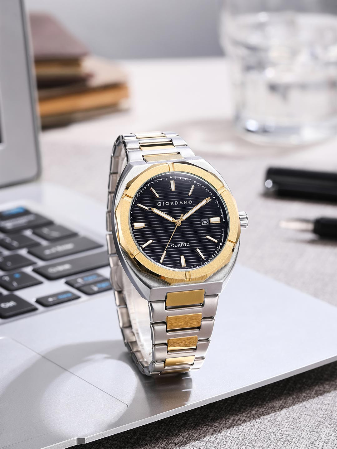 GIORDANO Men Textured Dial Bracelet Style Date Aperture Analogue Watch GZ-50141-33