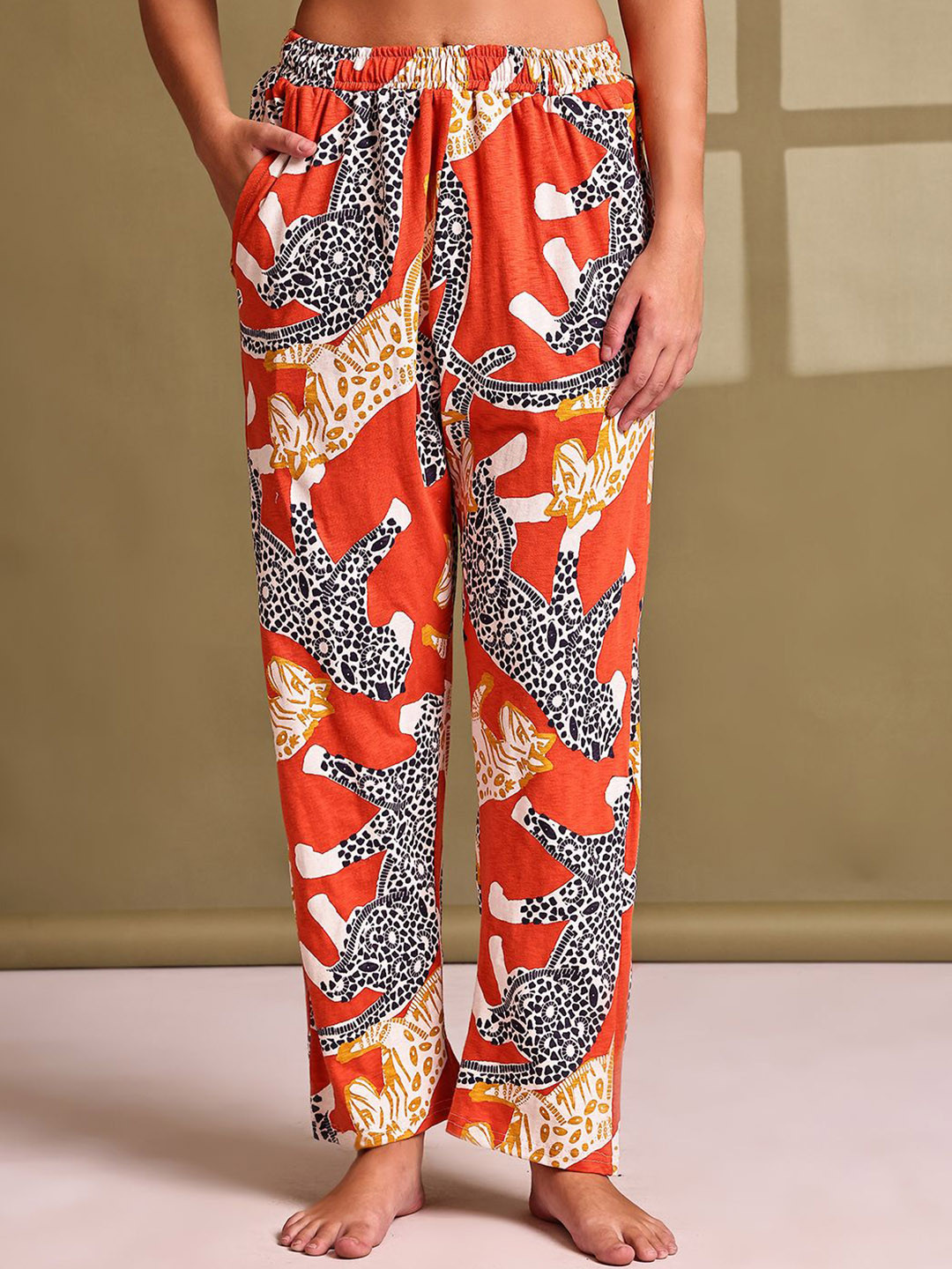 TAG 7 Women Cat Printed Cotton Mid-Rise Lounge Pants