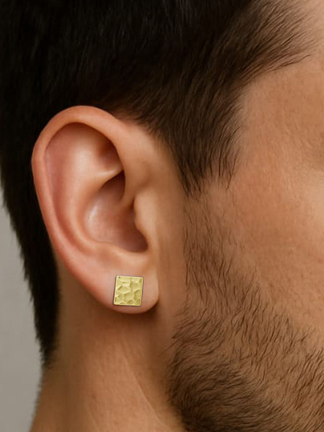 Goldnera Men Square Shaped Stud