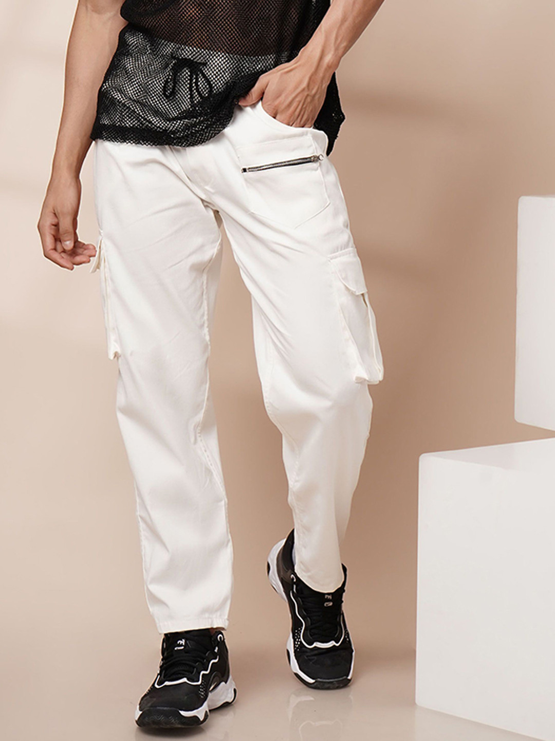 Sprouted Men Slim Fit Low-Rise Cotton Cargos Trousers