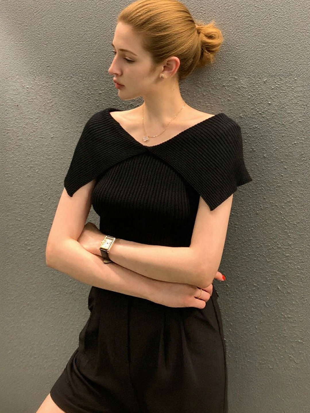 Outzidr Women Black Ribbed V-Neck Casual Top