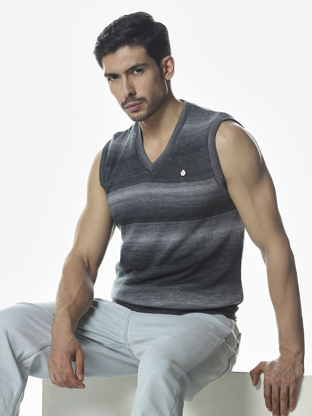 Klub Fox Men Colourblocked V Neck Pullover Sweaters