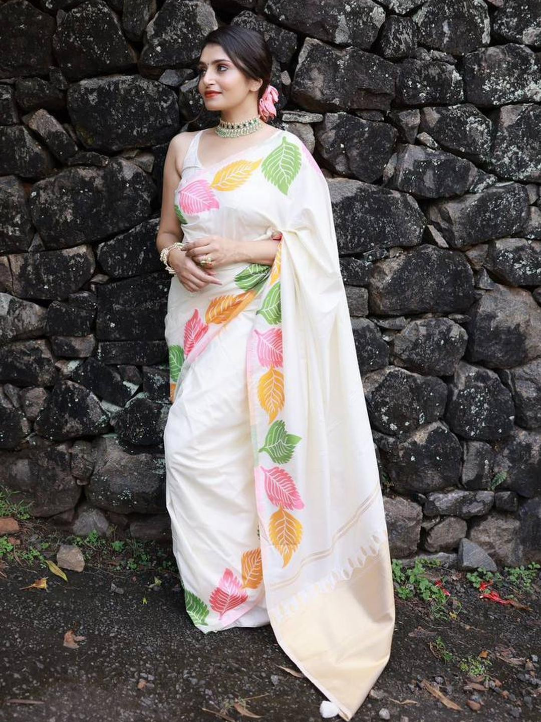 GHAN SALS Women Leaves Print Silk Blend Saree
